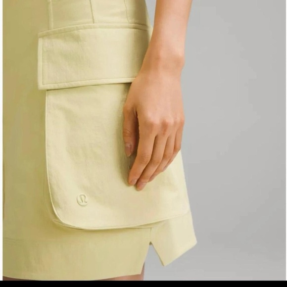 Lululemon Relaxed-Fit Super-High-Rise Cargo Size 8 /Short 4" - Finch Yellow - Picture 2 of 8